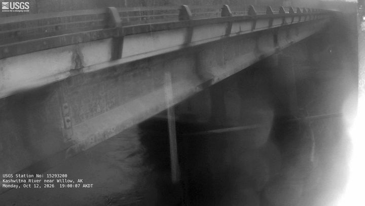 Kashwitna River near Willow, AK: the newest picture from the USGS camera
