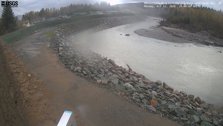 Mendenhall River at Melvin Park near Auke Bay: the newest picture from the USGS camera