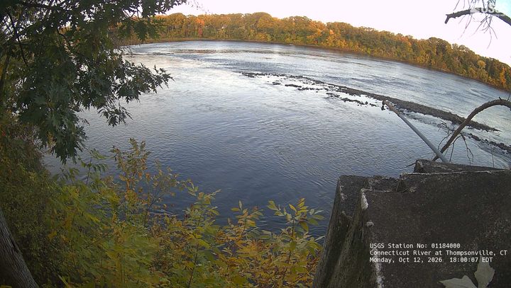 Connecticut River at Thompsonville, CT: the newest picture from the USGS camera