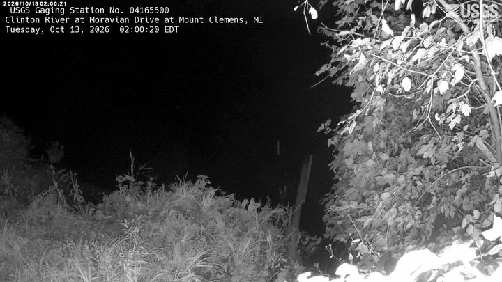Clinton River at Moravian Drive at Mount Clemens: the newest picture from the USGS camera