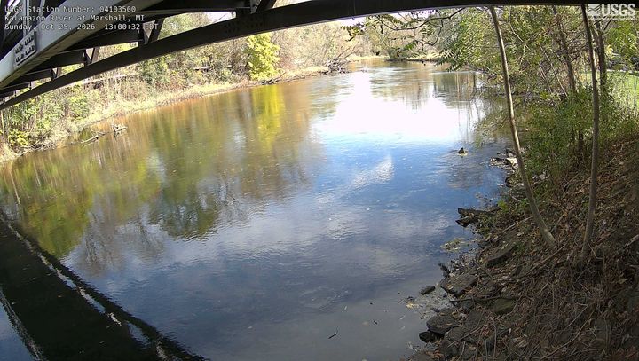 Latest USGS camera picture of Kalamazoo River at Marshall