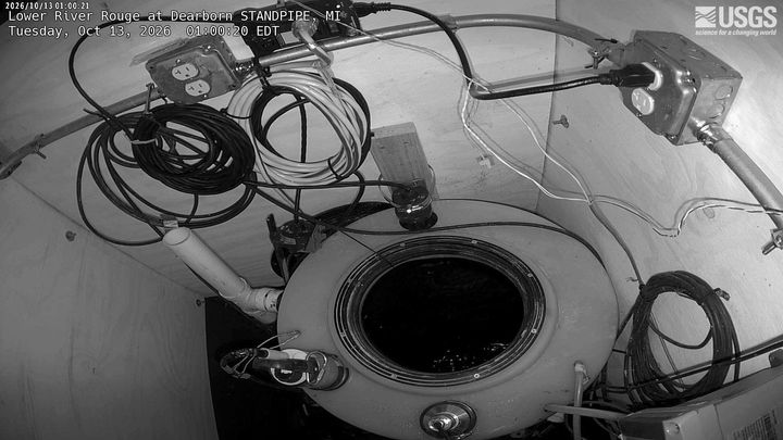Lower River Rouge at Dearborn STANDPIPE: the newest picture from the USGS camera