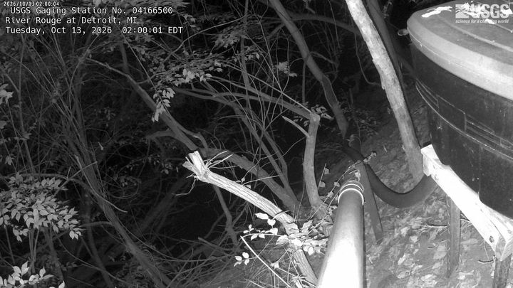 Rouge River at Detroit, MI: the newest picture from the USGS camera