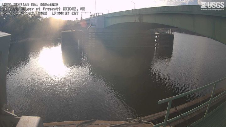 St Croix River at Prescott BRIDGE: the newest picture from the USGS camera