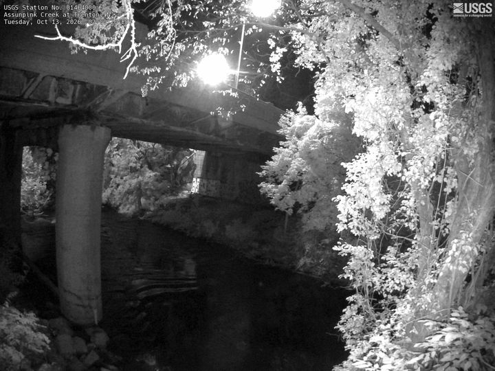Assunpink Creek at Trenton, NJ: the newest picture from the USGS camera