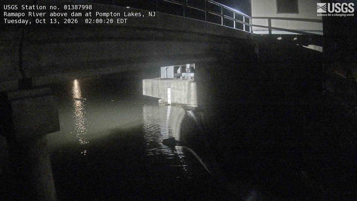 Ramapo River at Pompton Lakes Dam, NJ: the newest picture from the USGS camera