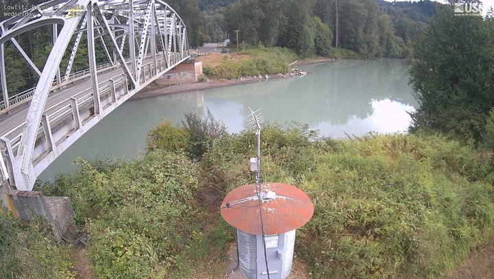 webcam of Cowlitz River channel