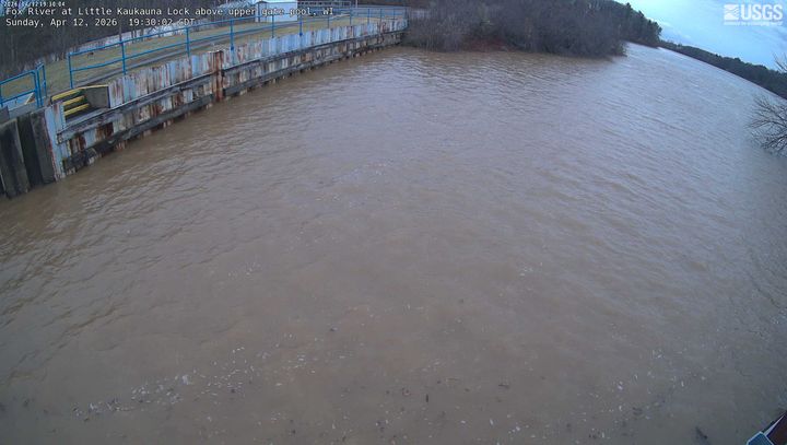 Fox River at Little Kaukauna Lock above upper gate pool Webcam view