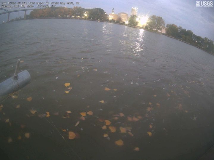 Fox River at Oil Tank Depot at Green Bay HABS: the newest picture from the USGS camera