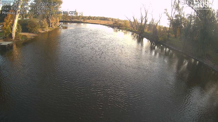Fox River (North) at Princeton, WI: the newest picture from the USGS camera