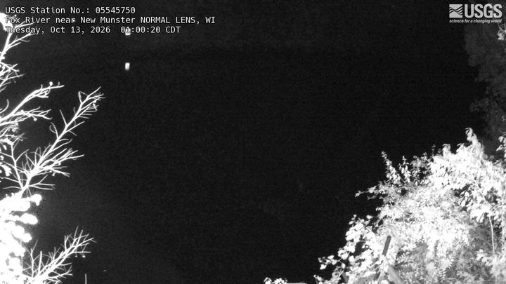 Fox River near New Munster NORMAL LENS: the newest picture from the USGS camera