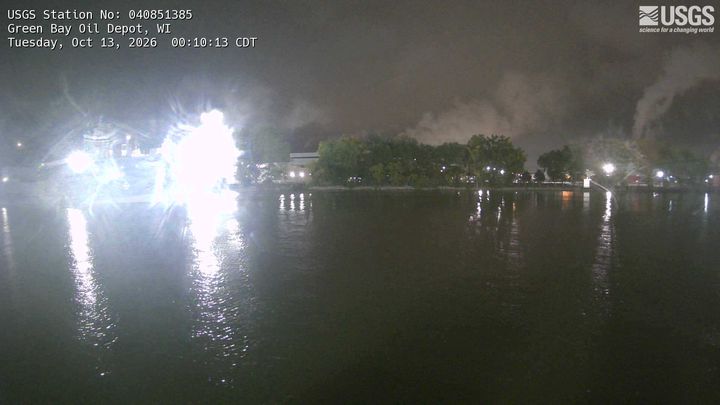 Green Bay Oil Depot: the newest picture from the USGS camera