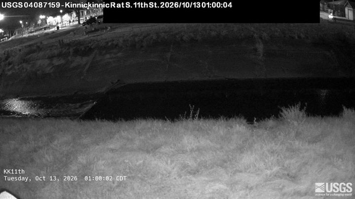 Kinnickinnic River at Milwaukee, WI: the newest picture from the USGS camera