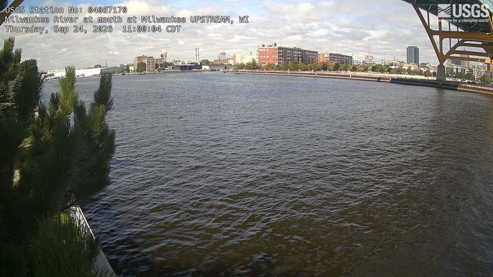 Milwaukee River at mouth at Milwaukee UPSTREAM