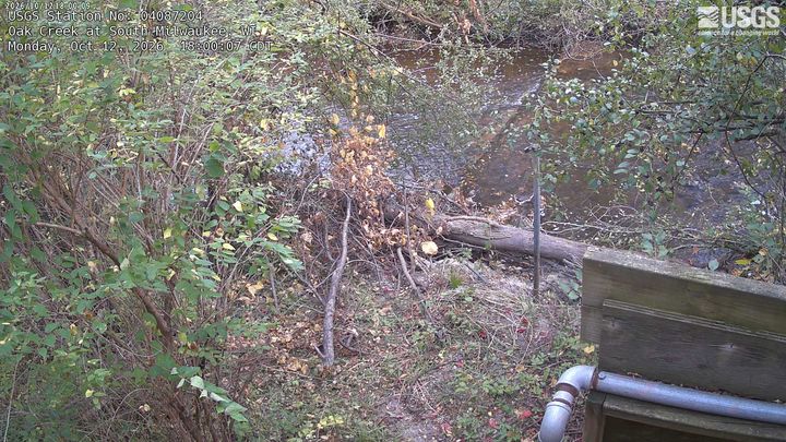 Oak Creek at South Milwaukee, WI: the newest picture from the USGS camera