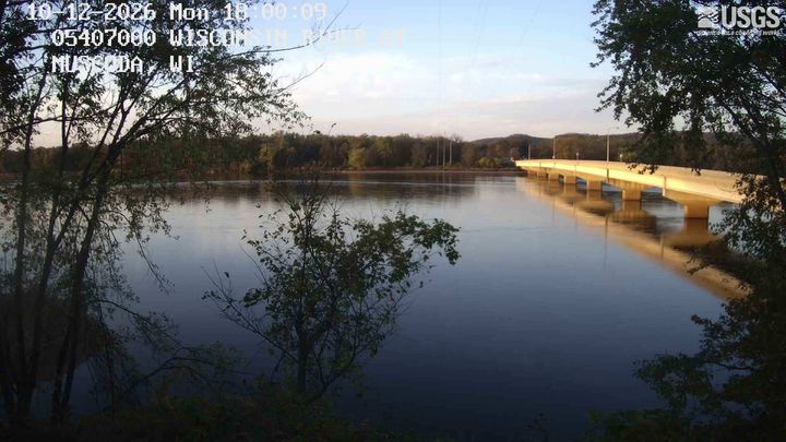 Wisconsin River at Muscoda, WI: the newest picture from the USGS camera