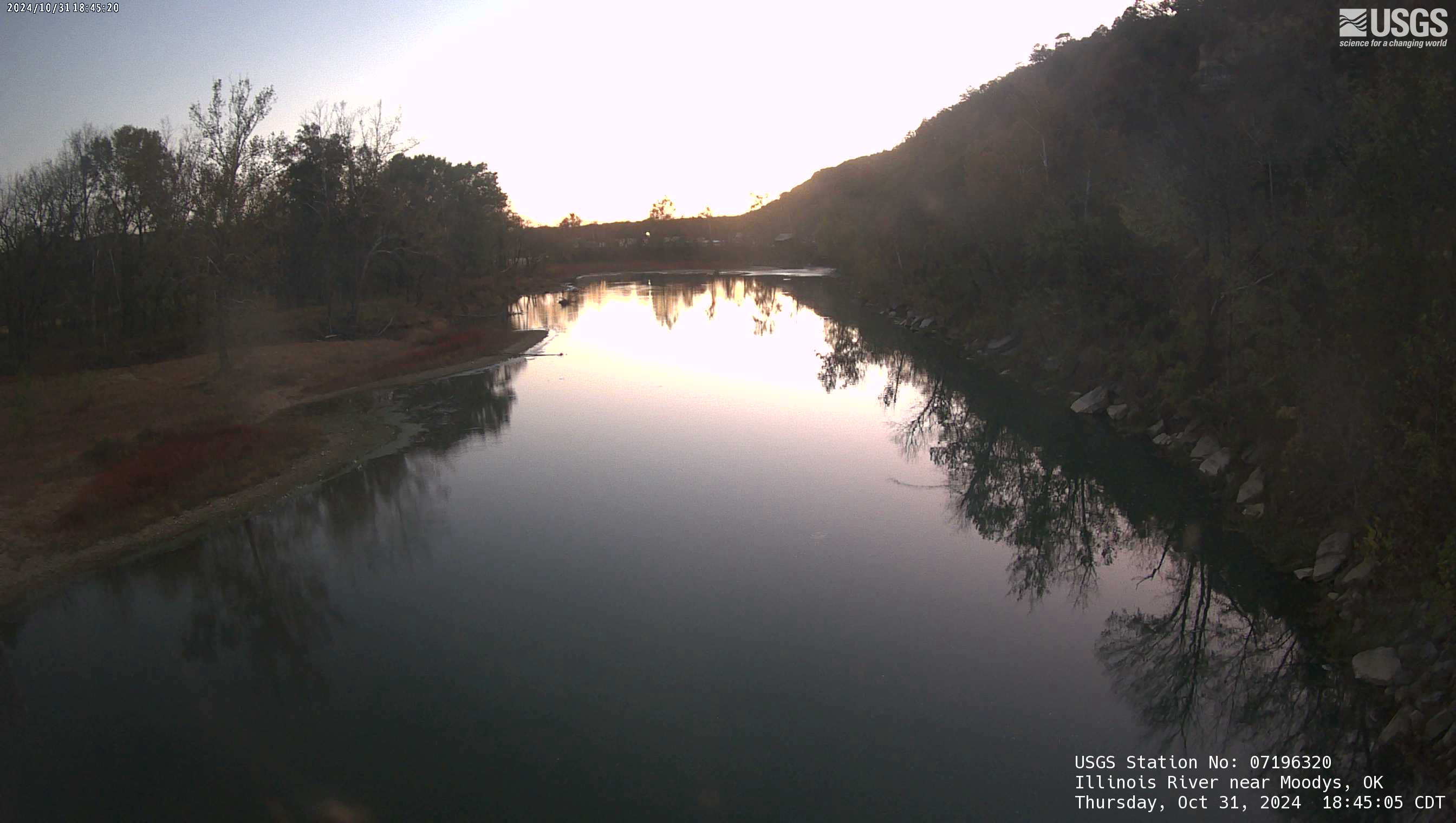 View from Illinois River near Moodys webcam