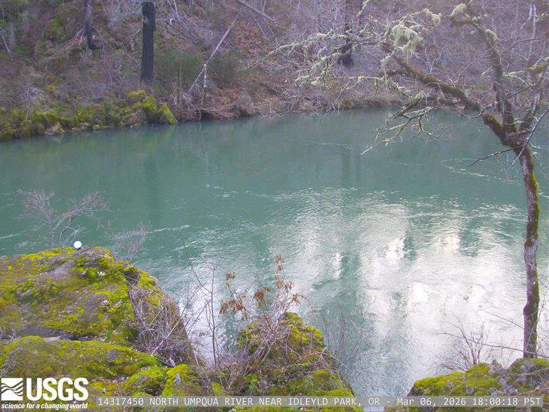 USGS HIVIS CAM North Umpqua River near Idleyld Park