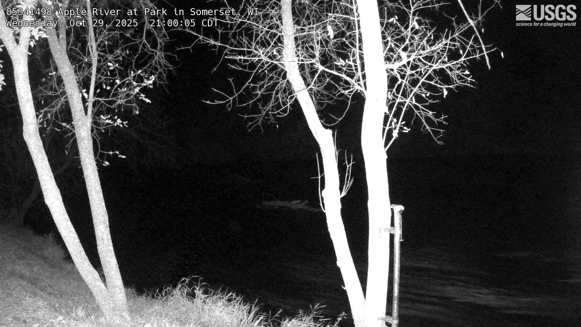 USGS HIVIS CAM Apple River at Park in Somerset