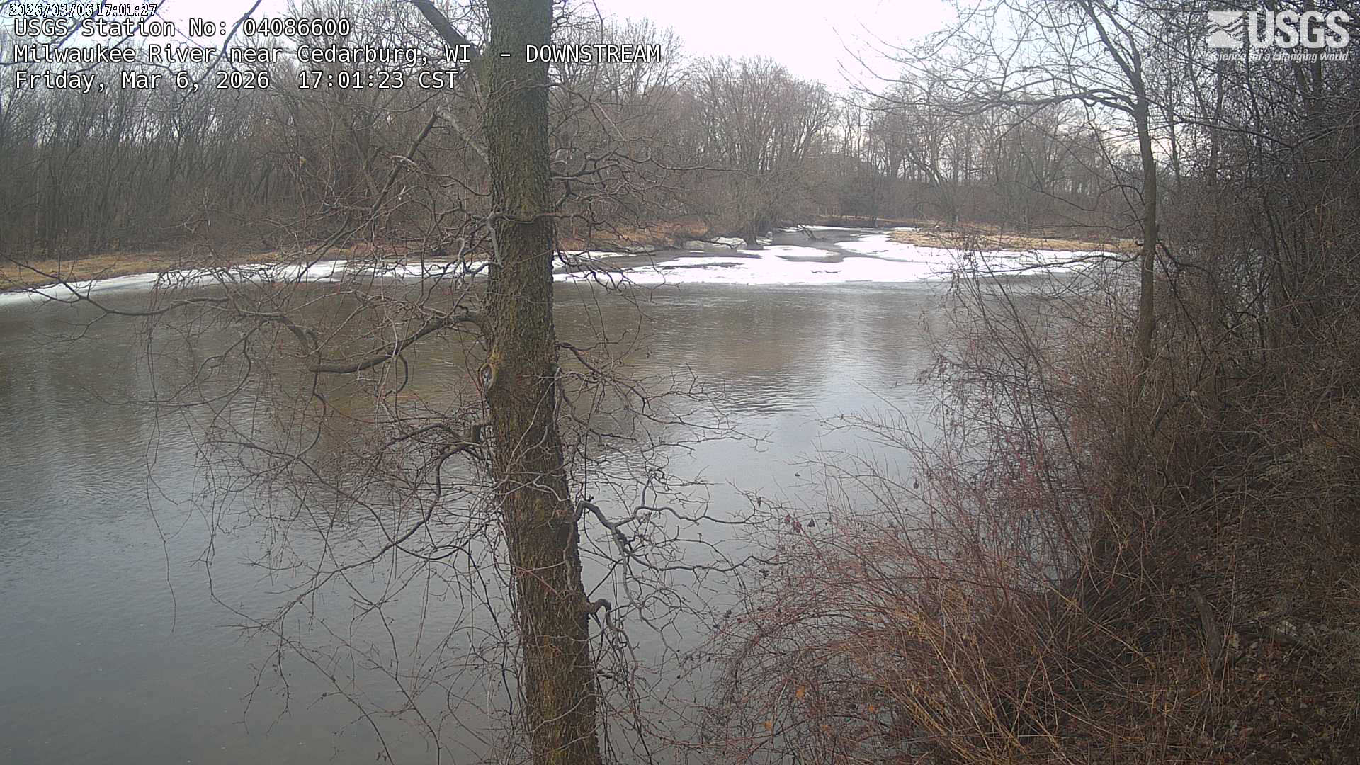 USGS HIVIS CAM Milwaukee River near Cedarburg DOWNSTREAM